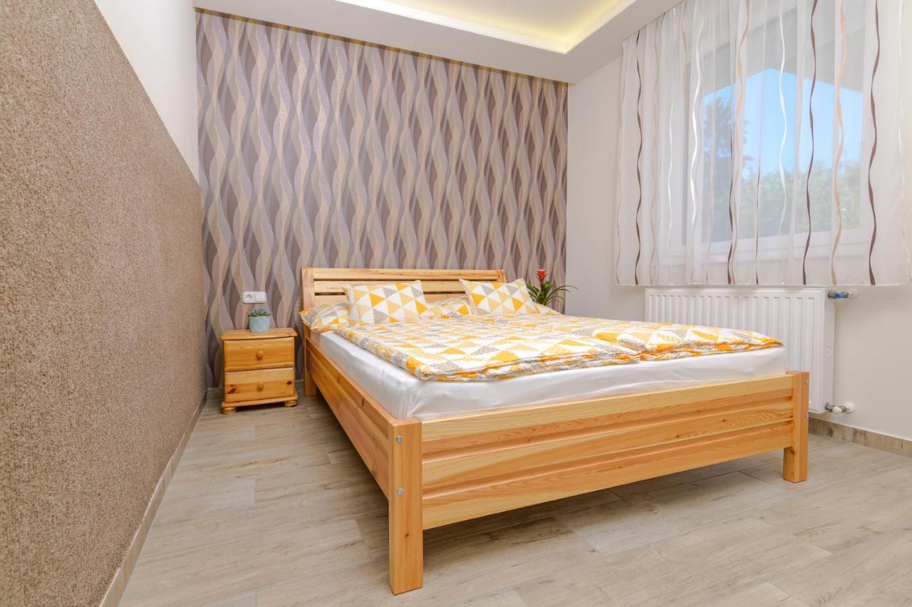 Hajdúszoboszló Bella Apartments No1 מראה חיצוני תמונה